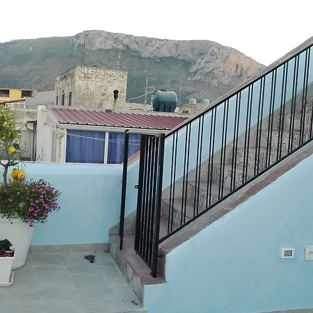 A Vucciria Oda ve Kahvaltı Terrasini