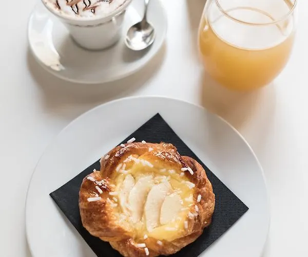 A Vucciria Oda ve Kahvaltı Terrasini